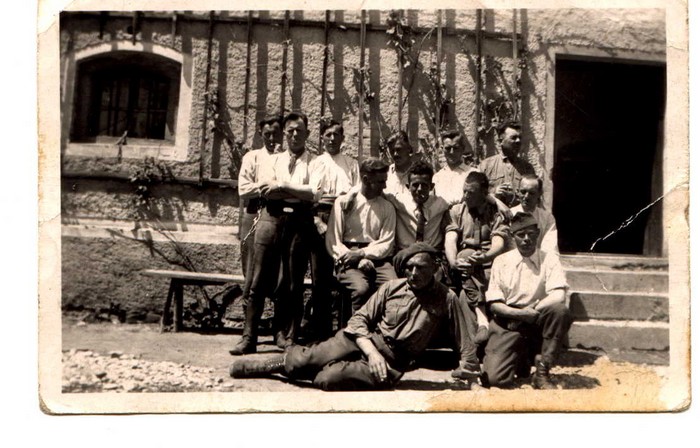 René Hiblot avec d'autres prisonniers